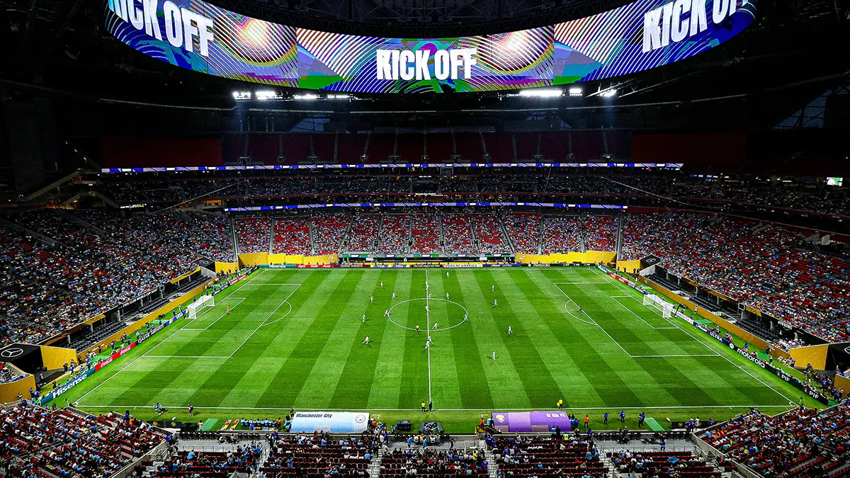 Sân vận động World Cup trước giờ bóng lăn